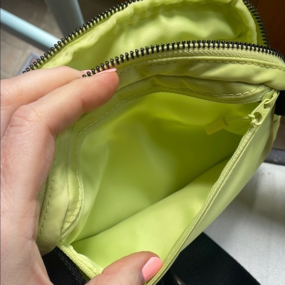 Lululemon Everywhere Lemon Lime Green Belt Bag Crossbody - Picture 15 of 15